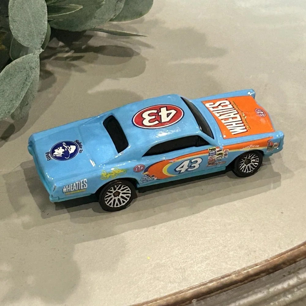 2003 Hot Wheels 67 Pontiac GTO Diecast Car‎ Blue Wheaties Petty Tribute Cereal
